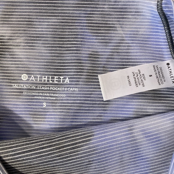 Athleta‎ Salutation Stash Pocket II Capri Tie Dye Light Blue Small - Picture 3 of 5